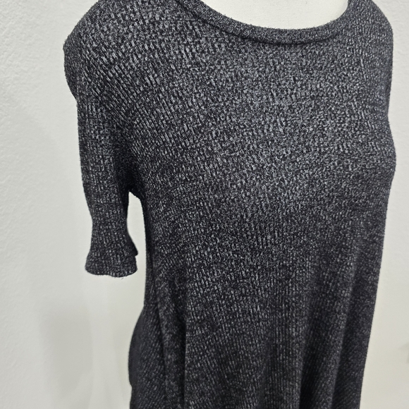 Forever 21 Dark Gray Shor Sleeve Loose Fit Top Size Small - Picture 4 of 8